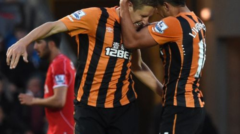 "Hull City" spēlētāji Maikls Dousons un Džeiks Livermors
Foto: AFP/Scanpix