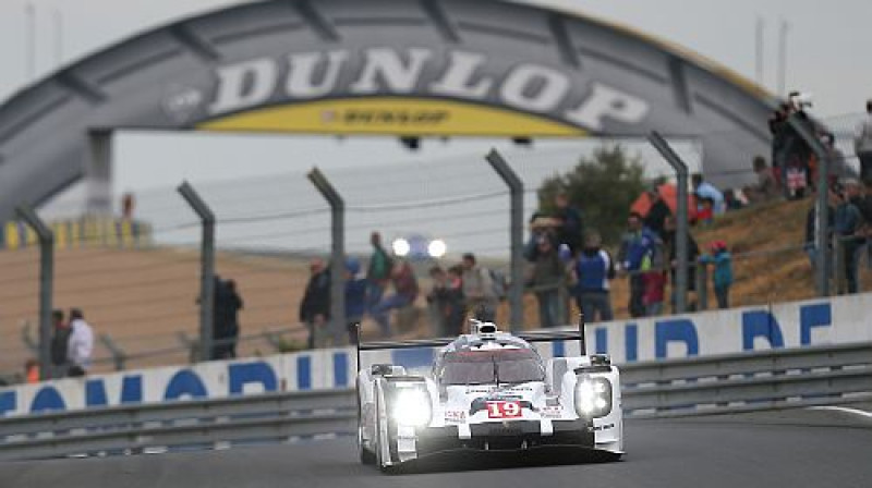 Hilkenbergs pie "Porsche" LMP1 stūres
Foto: TT NYHETSBYRÅN