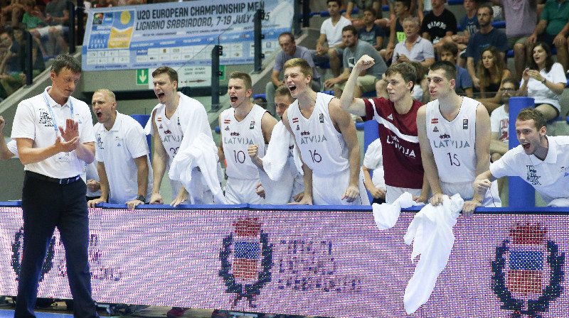 Arnis Vecvagars un Latvijas U20 izlase: labi, bet varēja būt vēl labāk.
Foto: FIBAEurope.com