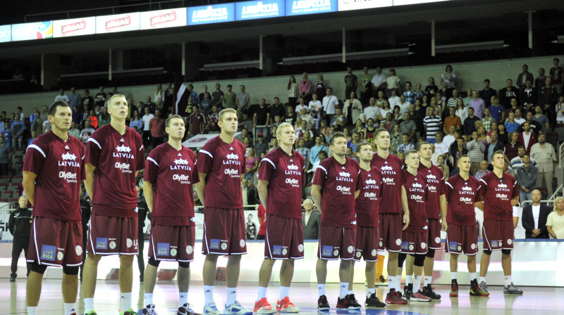 Latvijas basketbola izlase
Foto: Romāns Kokšarovs, F64