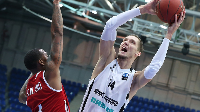 Īdžejs Roulends un Kaspars Bērziņš
Foto: nn-basket.ru