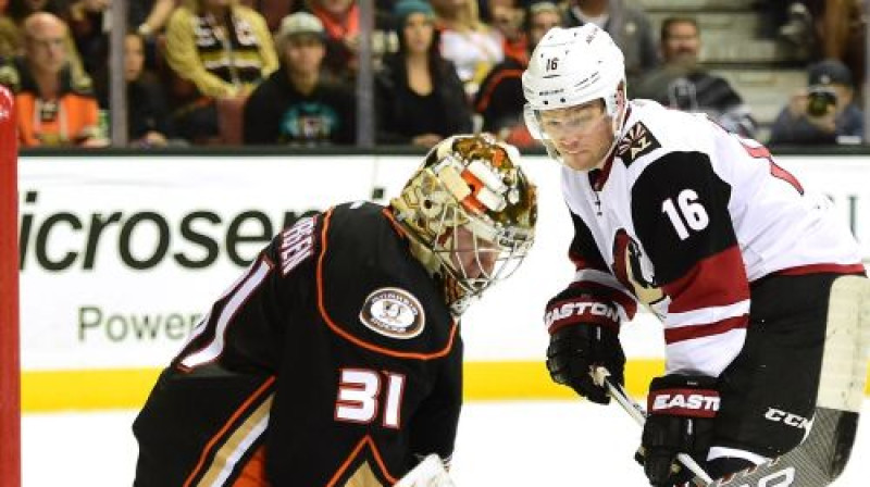 Makss Domi pret Anaheimas "Ducks"
Foto: AFP/Scanpix