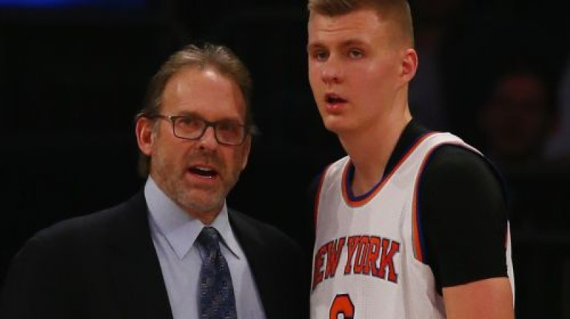 "Knicks" pagaidu galvenais treneris Kurts Rembiss un Kristaps Porziņģis
Foto: AFP/Scanpix