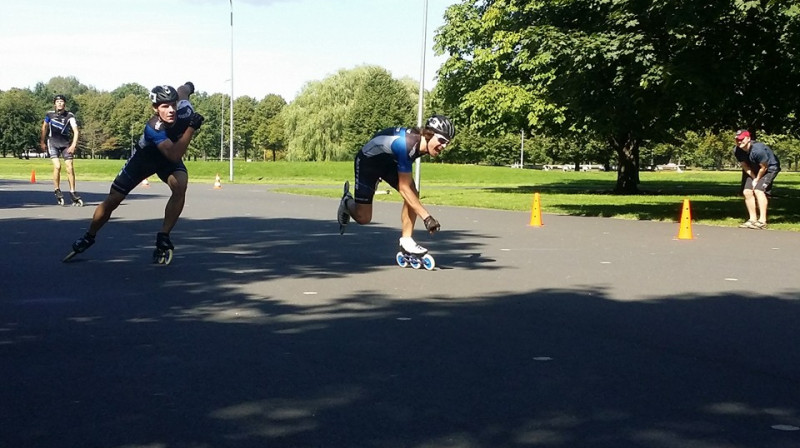 Finiša pēdējie metri vīriešiem 21km. R.Znotiņš pa kreisi, R.Pundurs pa labi. Foto: SK "ASI".