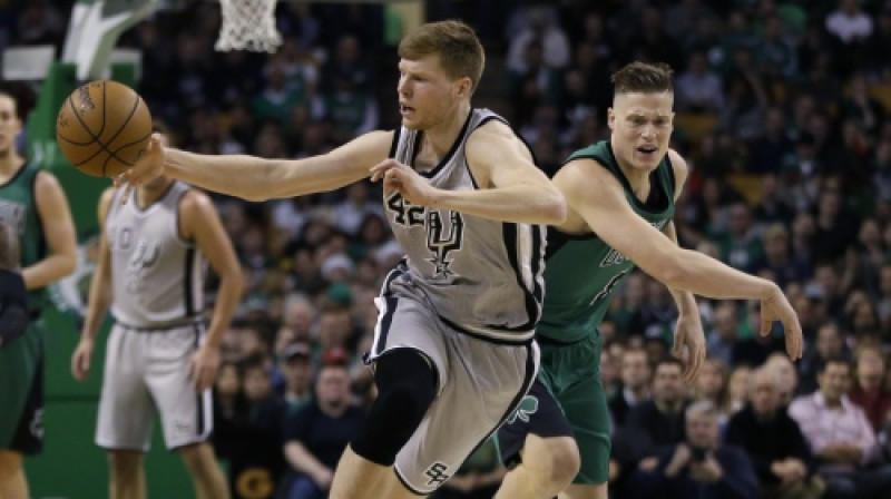 Dāvis Bertāns pret Bostonas "Celtics"
Foto: AP/Scanpix