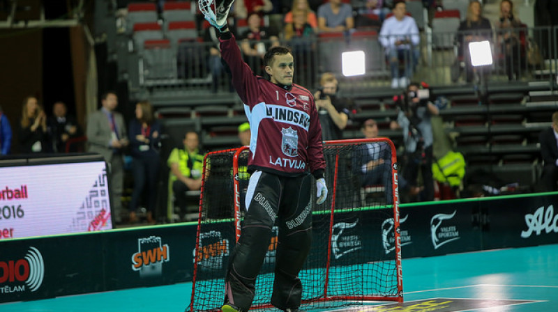 Andis Blinds pirmajā trešdaļā neatvairīja nevienu metienu, bet turpinājumā ļāva mūsu izlasei noturēties mačā
Foto: Ritvars Raits, IFF Floorball