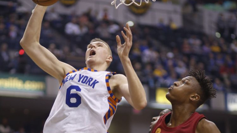 Kristaps Porziņģis pret Mailzu Tērneru pagājušajā sezonā
Foto: AP/Scanpix