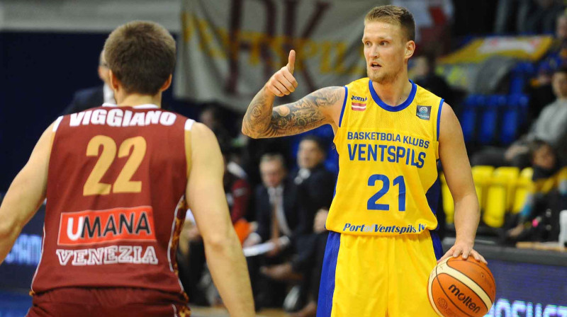 Džefs Vidžiano un Aigars Šķēle 
Foto: bkventspils.lv