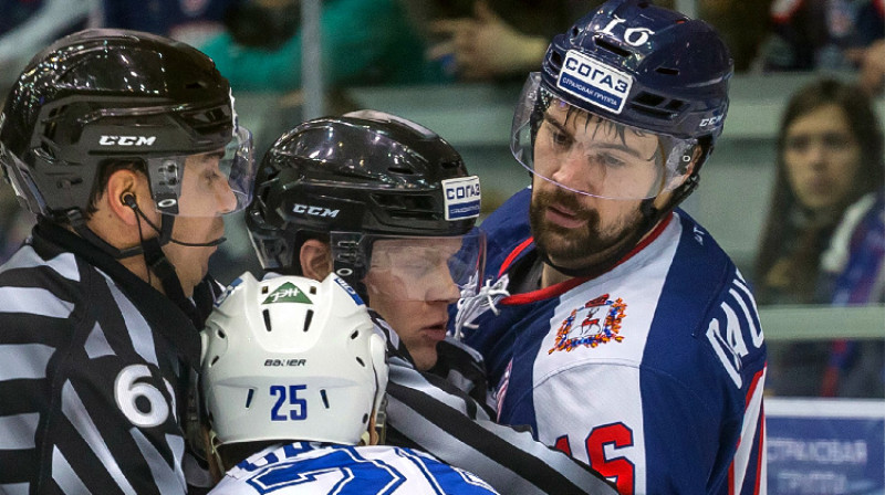 Kaspars Daugaviņš pret "Dynamo" un tiesnešiem
Foto: Ruslans Samarins, HC "Torpedo"