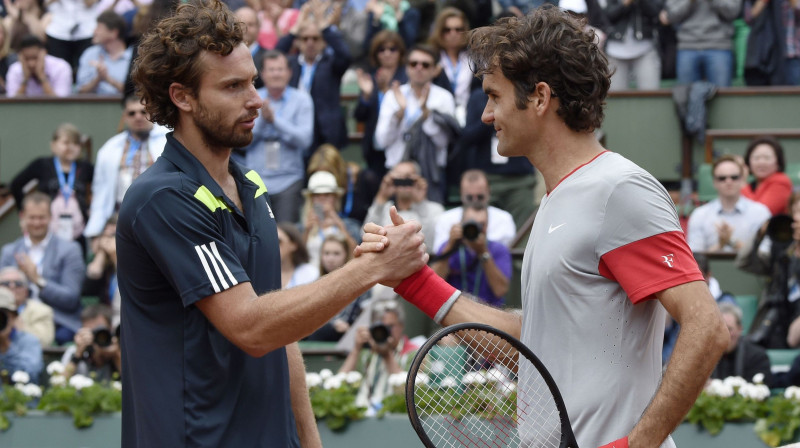 Ernests Gulbis un Rodžers Federers 2014. gada 1. jūnijā Parīzē
Foto: AFP/Scanpix