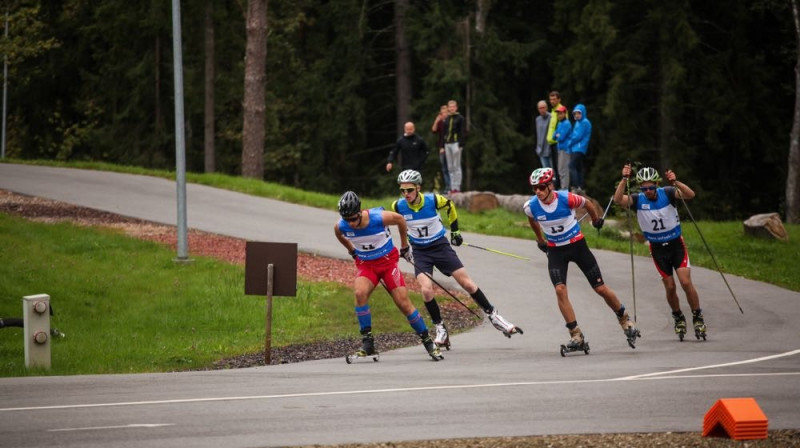 Pusfināls 2016.gada sprintā vīriešiem Fischer Slēpošanas centrā. Foto: Infoski.lv