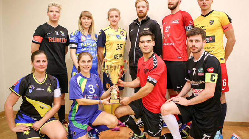 Valmierā spēlējošo komandu kapteiņu kopbilde
Foto: IFF Floorball