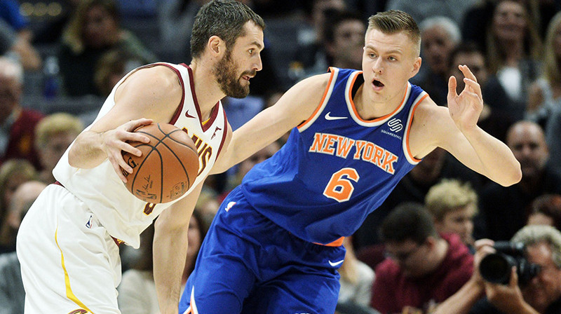 Kristaps Porziņģis aizsardzībā pret Kevinu Lavu
Foto: USA TODAY Sports/Scanpix