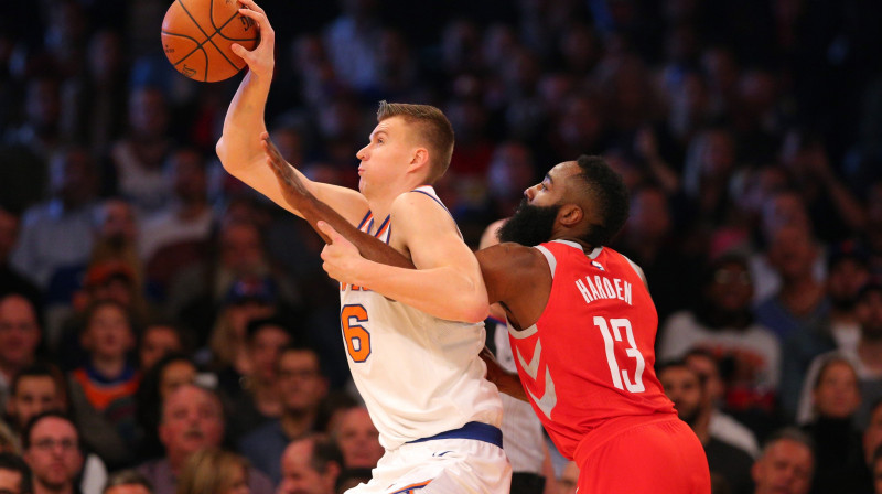 Kristaps Porziņģis un Džeimss Hārdens 
Foto: USA Today Sports / Scanpix