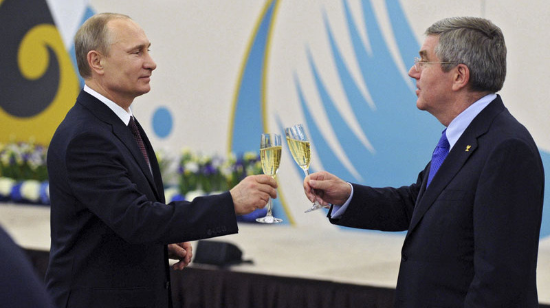 Krievijas Federācijas prezidents Vladimirs Putins un SOK prezidents Tomass Bahs 
Foto: RIA Novosti/Scanpix