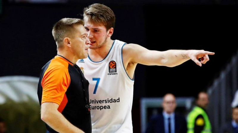 Luka Dončičs strīdās ar tiesnesi
Foto: EPA/Scanpix