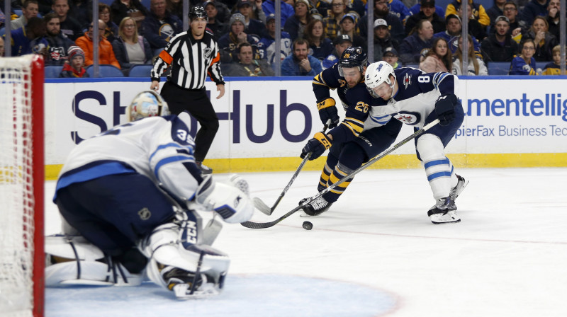 Zemgus Girgensons uzbrukumā
Foto: USA Today Sports/Scanpix