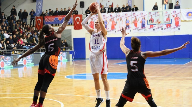 Aija Putniņa spēlē pret "Charleville"
Foto: FIBA