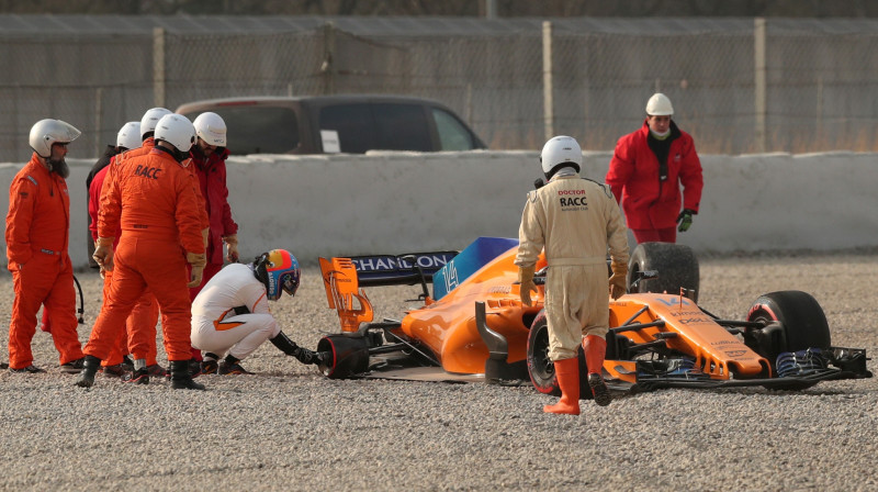 Alonso pēc avārijas
Foto: REUTERS/Scanpix