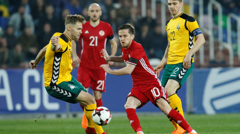 Jano Ananidze (#10) pirms guva savainojumu mačā pret Lietuvu 
Foto: Reuters / Scanpix