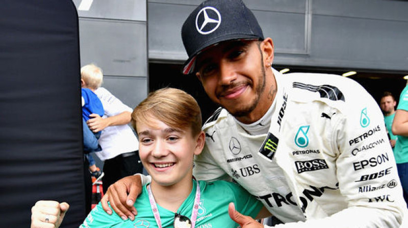 Mongers un F1 čempions Hamiltons
Foto: Daily Express