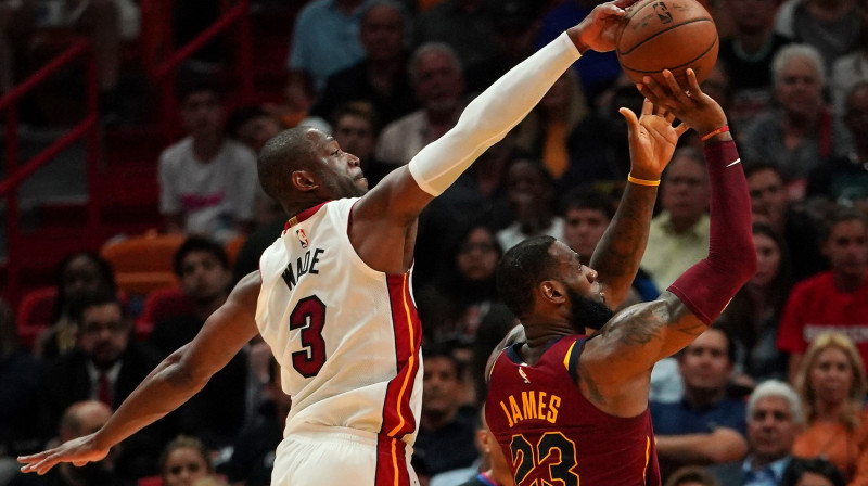 Dveins Veids bloķē Lebronu Džeimsu
Foto: USA Today Sports