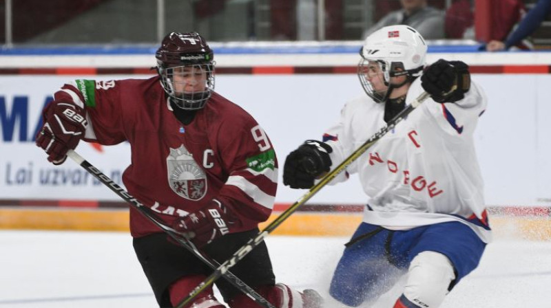 Deniss Fjodorovs spēlē pret Norvēģiju
Foto: Romāns Kokšarovs/F64