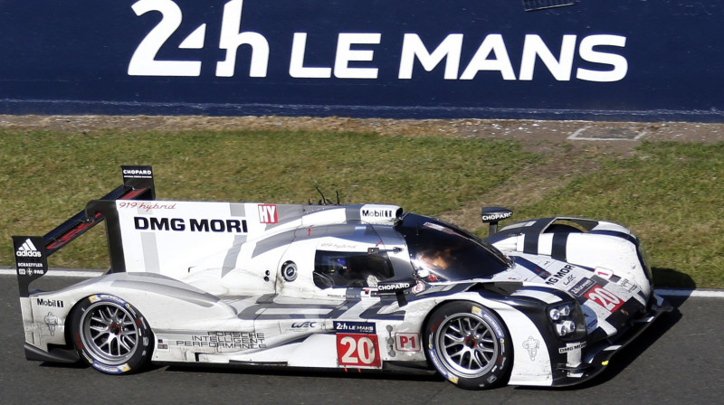 Hārtlijs pie "Porsche" LMP1 prototipa stūres
Foto: REUTERS/Scanpix