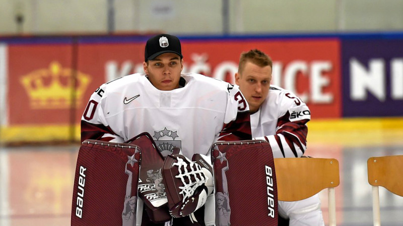 Elvijs Merzļikins un Guntis Galviņš 
Foto: Edijs Pālens, Latvijas Hokeja federācija