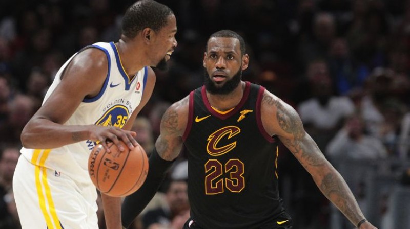 Kevins Durents pret Lebronu Džeimsu
Foto:  Akron Beacon Journal/TNS/Sipa US/Scanpix