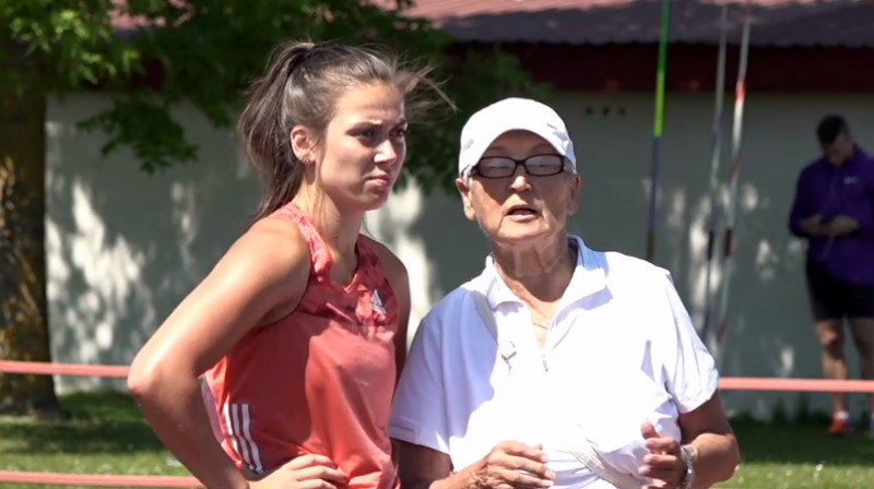 Anete Kociņa un trenere Valentīna Eiduka 
Foto: Sportacentrs TV