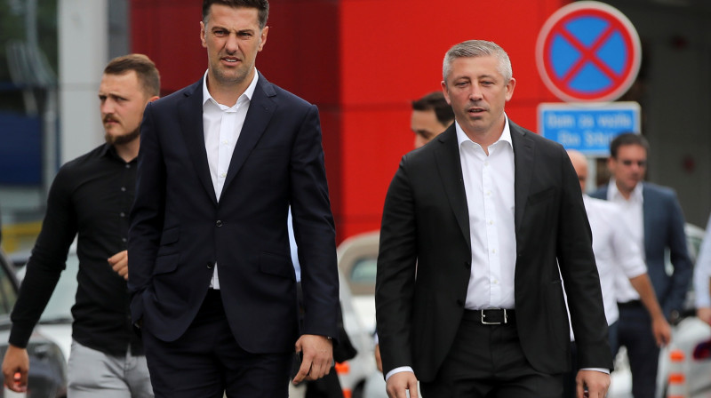 Serbijas galvenais treneris Mladlens Krstajičs un federācijas prezidents Slaviša Kokeza 
Foto: Reuters / Scanpix