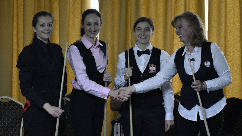 Anna Prisjažņuka (no kreisās) un Tatjana Vasiļjeva duelī ar Poliju
Foto: Agnieszka Berecka