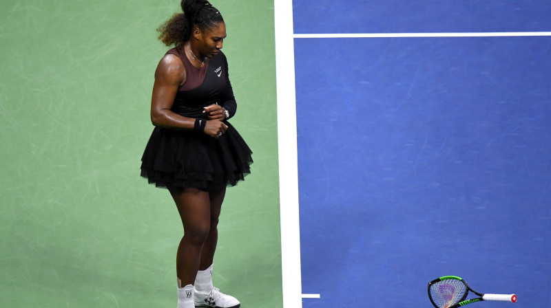 Serēna Viljamsa ar salauzto raketi "US Open" finālspēlē
Foto: USA TODAY Sports/Scanpix