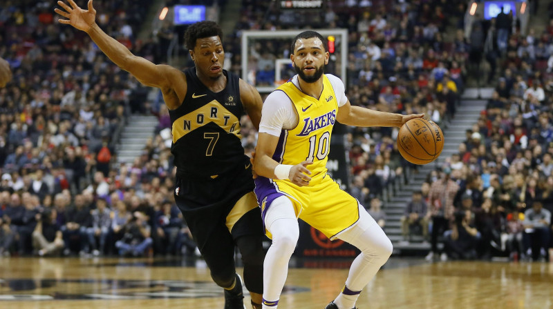 Tailers Eniss (pa labi), pārstāvot Losandželosas "Lakers". Foto: USA TODAY Sports/Scanpix