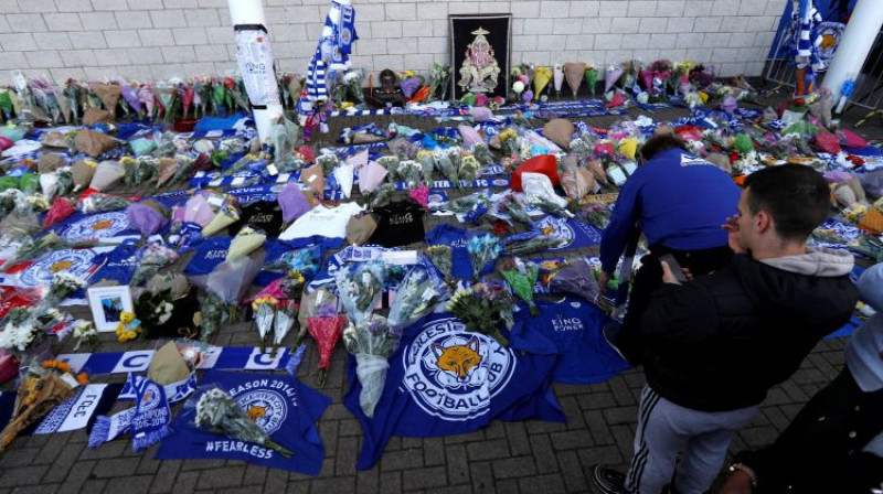 Līdzjutēji pulcējas pie Lesteras stadiona. Foto: Reuters/Scanpix