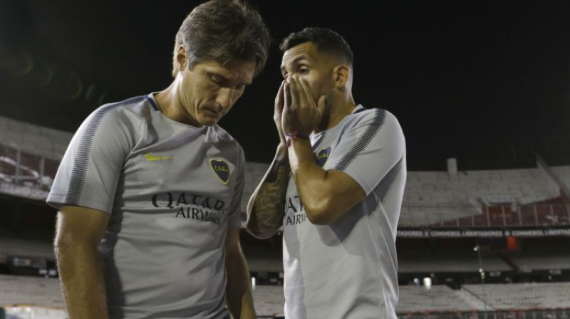 "Boca Juniors" galvenais treneris Giljermo Skeleto un Karloss Tevess. Foto: AP/Scanpix