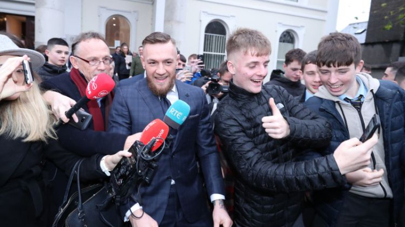 Konors Makgregors atstāj tiesas zāli. Foto: PA Wire/PA Images/Scanpix