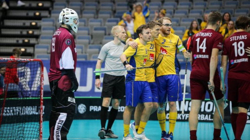 Zviedru vadošā maiņa ar Galanti-Karlstromu bija pārāks ciets rieksts Latvijas aizsardzībai... Foto: Ritvars Raits, Floorball.lv