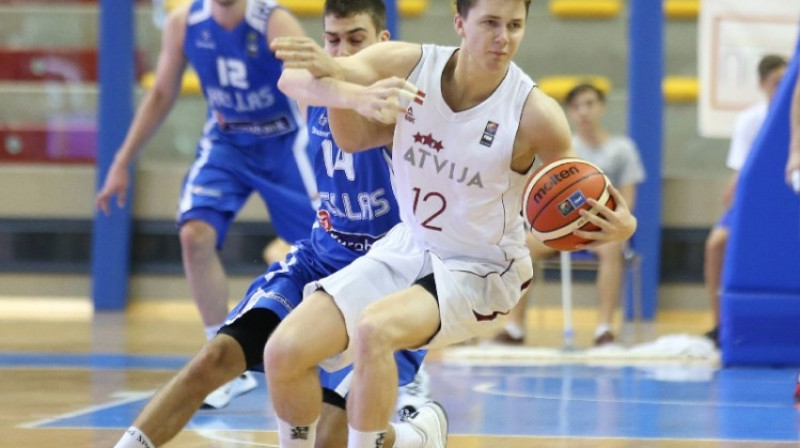 Roberts Pāže Latvijas U20 izlases kreklā. Foto: www.fibaeurope.com