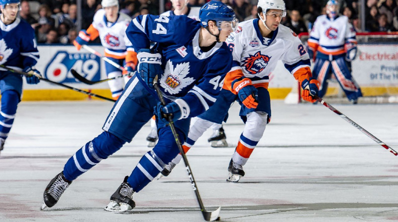 Kristiāns Rubīns ar ripu. Foto: Toronto Marlies