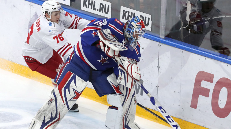 Kristians Vesalainens mačā pret Sanktpēterburgas SKA. Foto: TASS/Scanpix