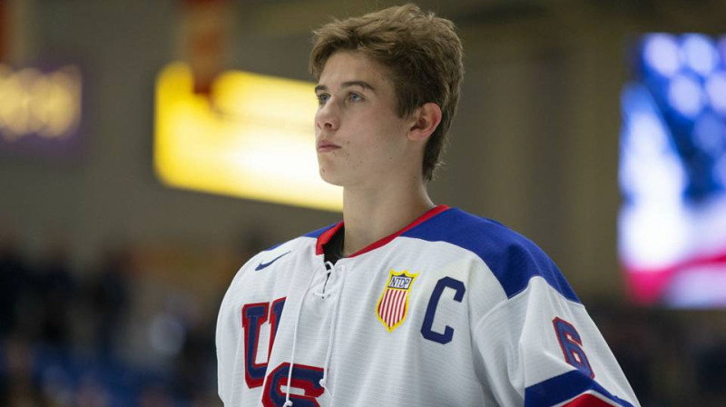 ASV kapteinis Džeks Hjūzs ir 2019. gada NHL drafta favorīts. Foto: Sporting News