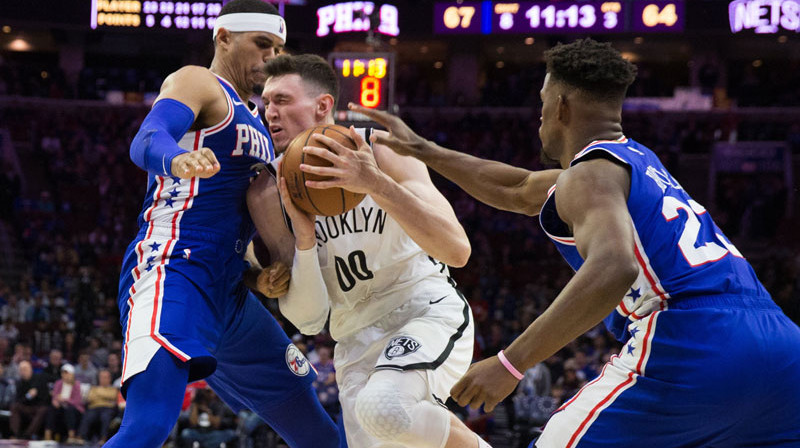 Rodions Kurucs dodas caurgājienā. Foto: Reuters/Scanpix