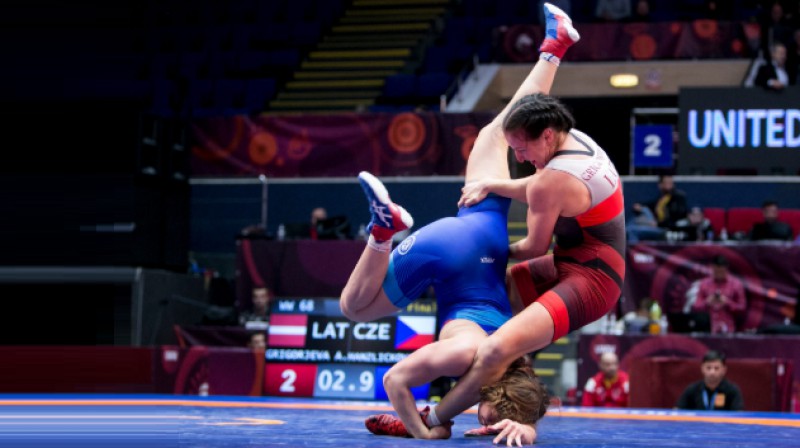 Anastasija Grigorjeva cīņā pret čehieti Adelu Hanzličkovu. Foto: Gabor Martin / United World Wrestling