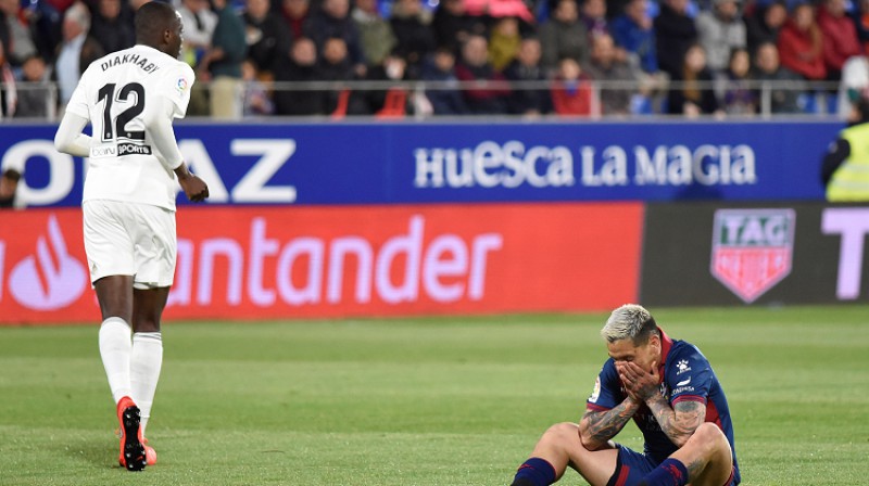 "Huesca" krīt ārā, "Valencia" turpina cīņu par Čempionu līgu. Foto: EPA/Scanpix