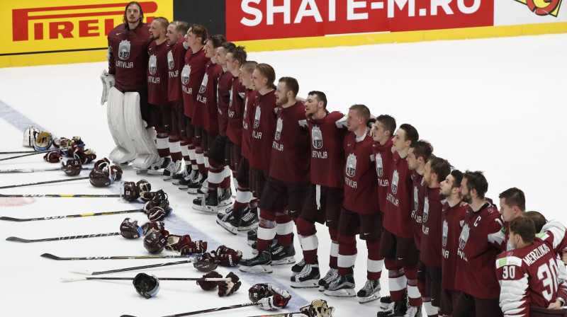 Latvijas hokeja izlase pēc uzvaras 2019. gada pasaules čempionāta atklāšanas spēlē. Foto: Reuters/Scanpix