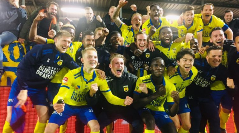 Andrejs Cigaņiks kopā ar "Cambuur" pēc šodienas uzvaras. Foto: FC Cambuur