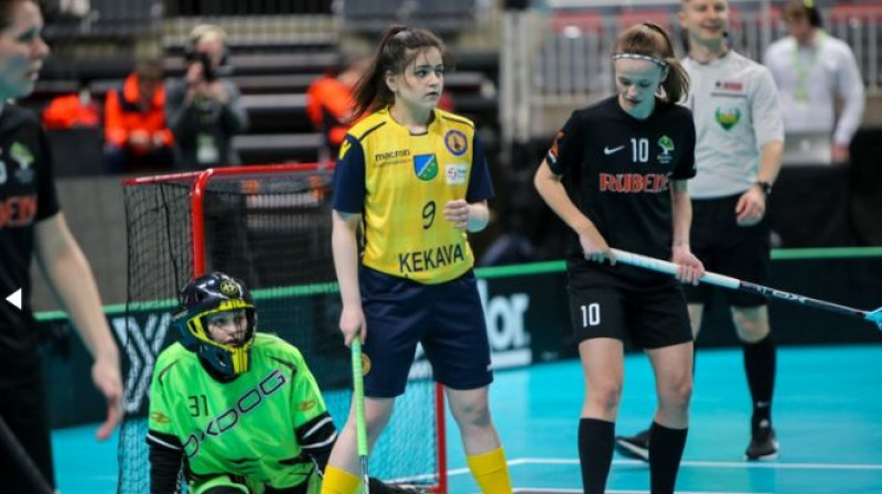 Linda Dadajeva (Nr.9) Latvijas florbola čempionāta finālspēlē. Foto: Latvijas Florbola savienība