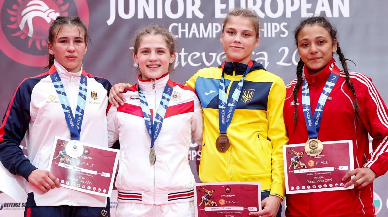 62kg pjedestāls: Irina Ringaci (Moldova), Marija Lačugina (Krievija), Katerīna Zeļeniha (Ukraina), Ramina Mamedova (Latvija). 
Foto: Martins Gābors, unitedworldwrestling.org